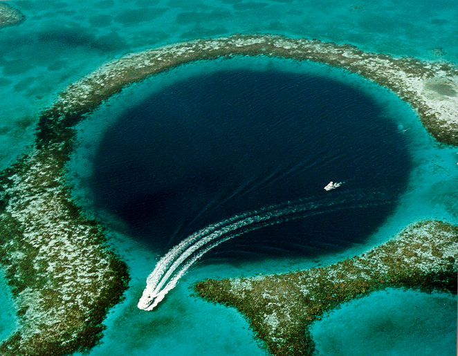 Aerial view of the Great Blue Hole in Belize, a top-rated UNESCO World Heritage dive site for 2026.
